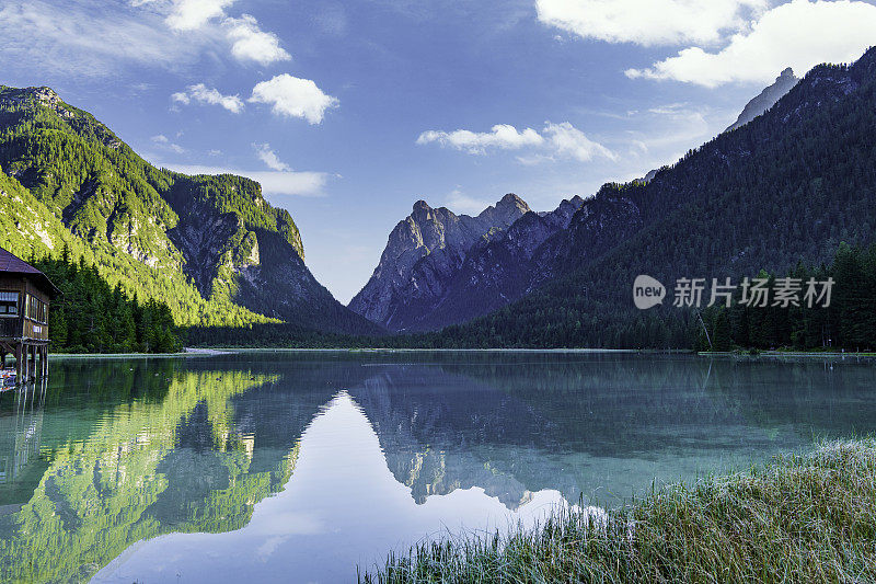 Lago di Dobbiaco (Oblacher See, The Toblacher See) 的日出